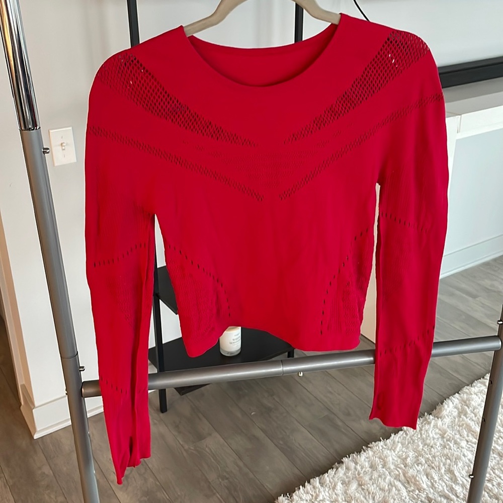 Long sleeve pattern workout top